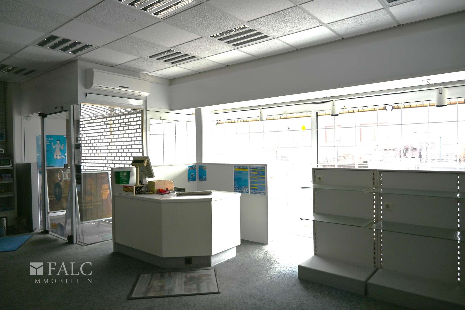 Laden, Schaufensterfront